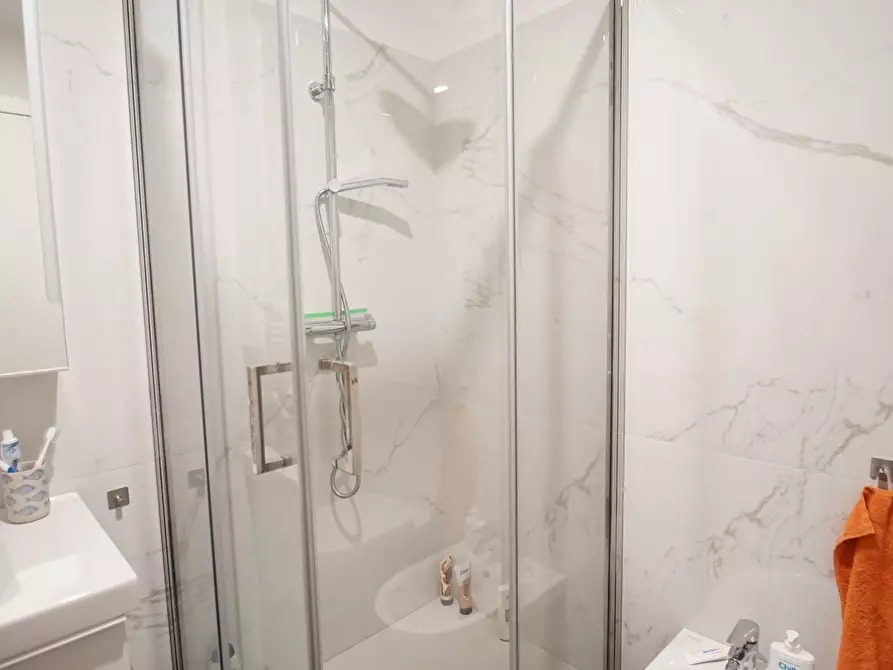 Immagine 23 di Trilocale in affitto  a Chiavari