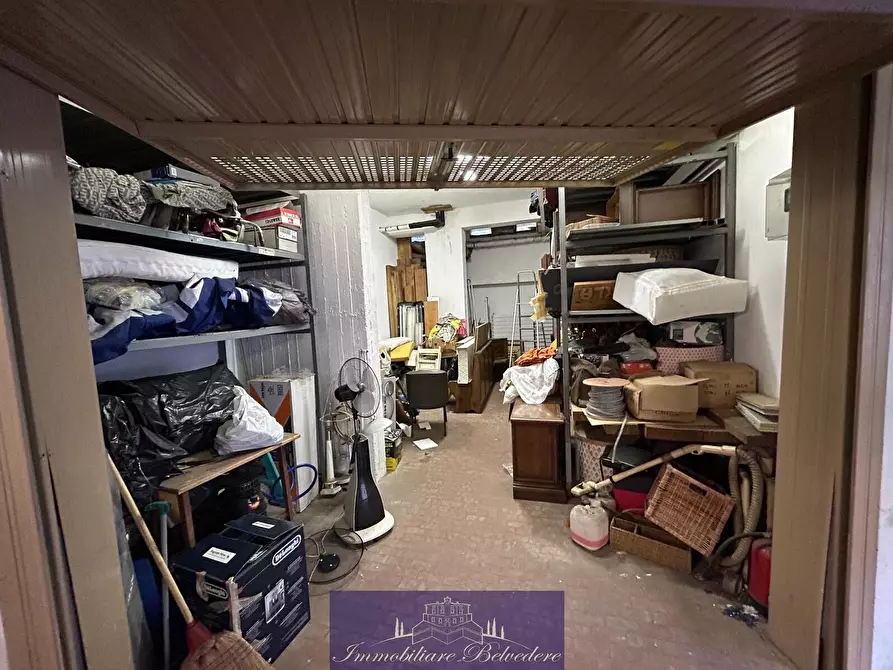 Immagine 2 di Garage in vendita  in Via Valdichiana a Firenze