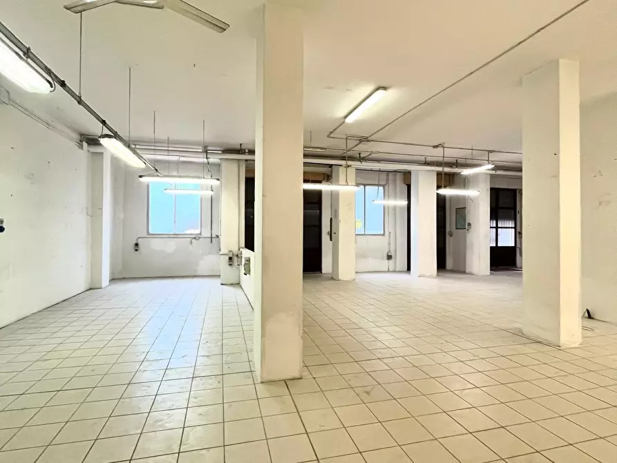 Immagine 3 di Magazzino in vendita  in Piazza Mascagni a Firenze