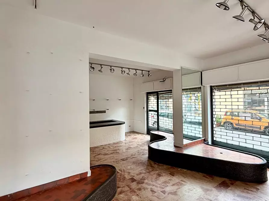 Immagine 6 di Locale commerciale in vendita  in Via Pier Capponi a Firenze