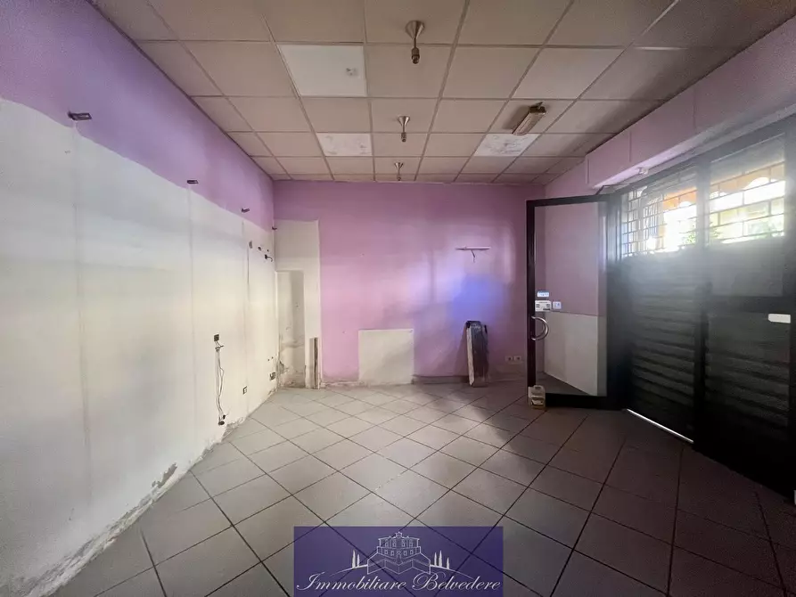 Immagine 1 di Locale commerciale in vendita  in Via Corbinaie a Scandicci