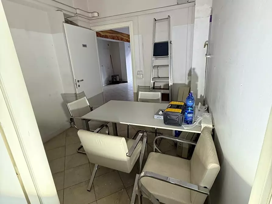 Immagine 7 di Locale commerciale in vendita  in Via Stefano Buonsignori a Firenze