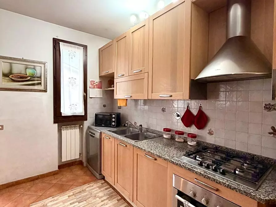 Immagine 15 di Appartamento in vendita  in Via del Giglio a Campi Bisenzio