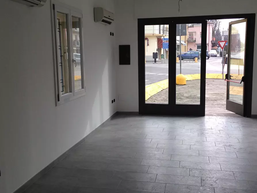 Immagine 5 di Locale commerciale in vendita  in Via Argini 2 a Ravarino