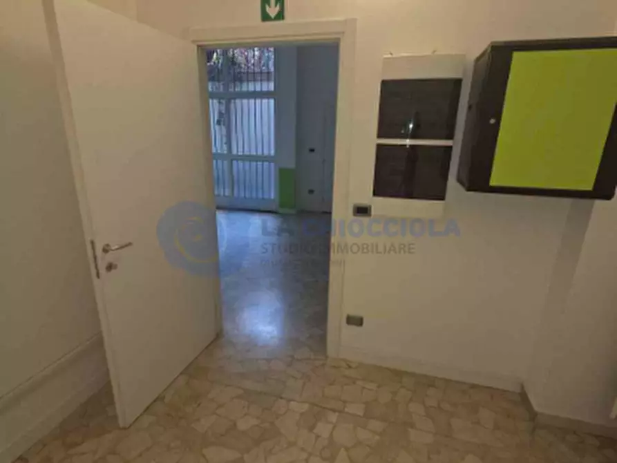Immagine 10 di Locale commerciale in affitto  a Bologna