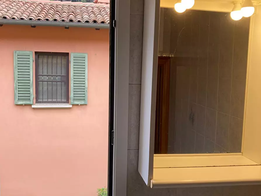 Immagine 39 di Trilocale in affitto  a Bologna