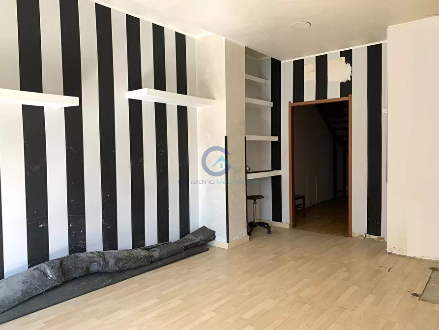 Immagine 2 di Locale commerciale in affitto  a Catanzaro