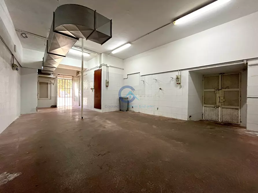 Immagine 12 di Locale commerciale in vendita  in Via Vincenzo de Grazia 40 a Catanzaro