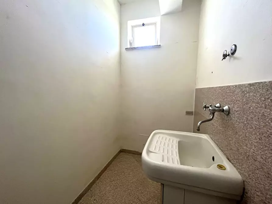 Immagine 5 di Pentalocale in affitto  a Catanzaro