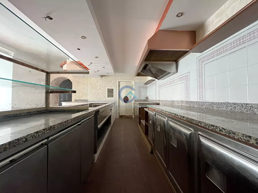 Immagine 8 di Locale commerciale in vendita  in Via Vincenzo de Grazia 40 a Catanzaro