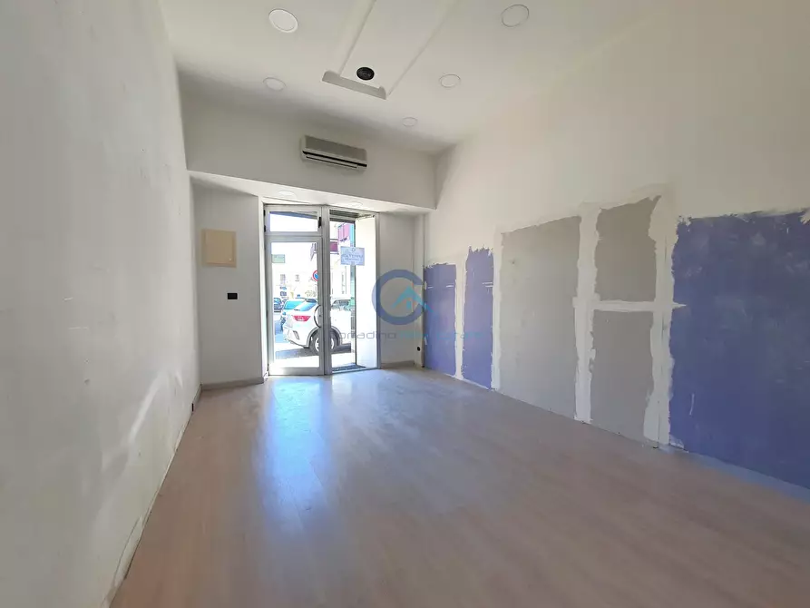 Immagine 4 di Locale commerciale in affitto  in Via Tommaso Gullì 9 a Catanzaro