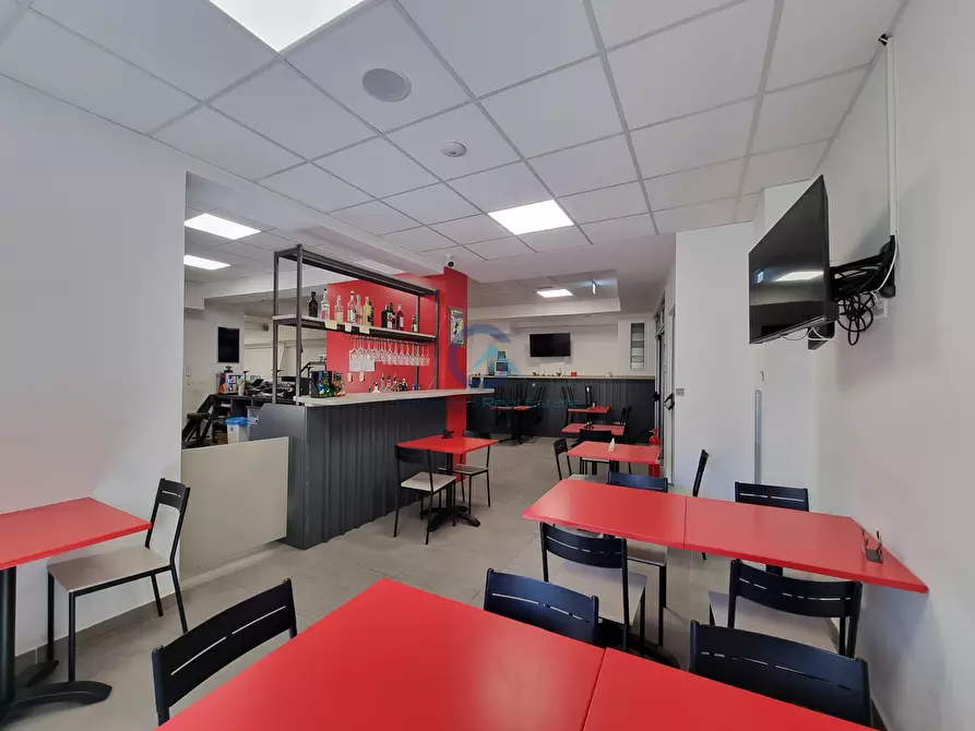 Immagine 4 di Locale commerciale in vendita  a Catanzaro