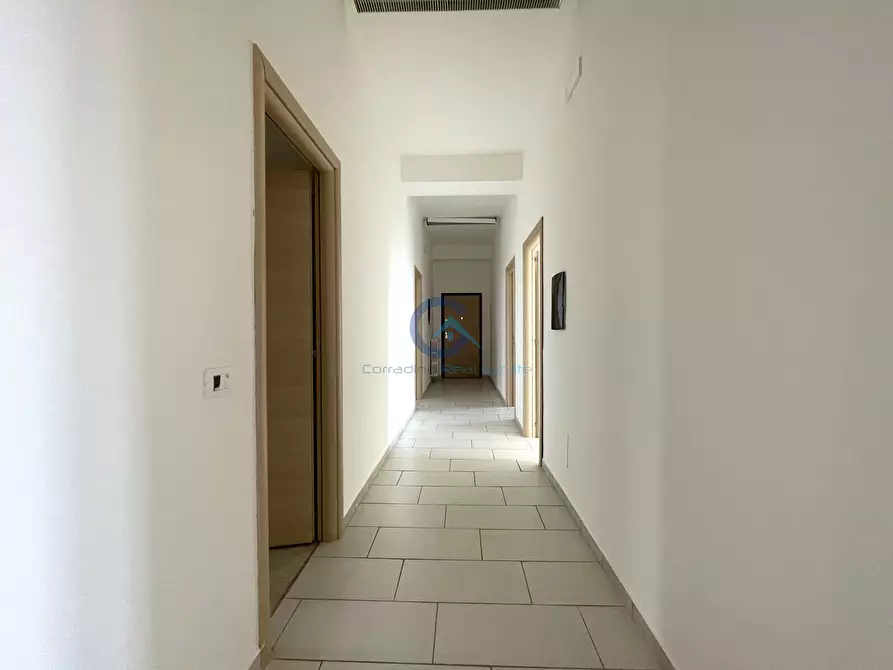 Immagine 16 di Ufficio in affitto  a Catanzaro