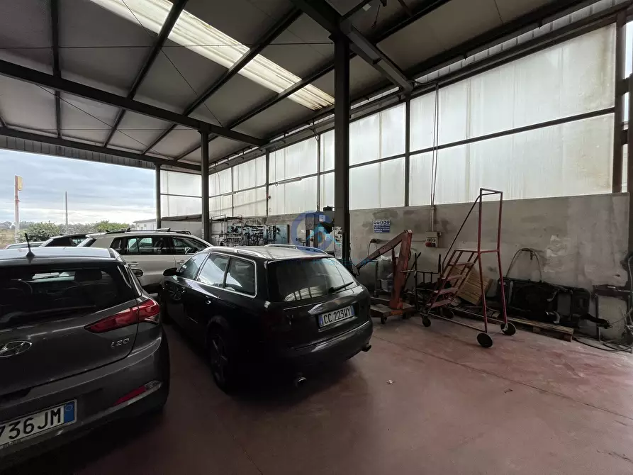 Immagine 8 di Laboratorio in affitto  in Strada Statale 106 Jonica 7 a Catanzaro