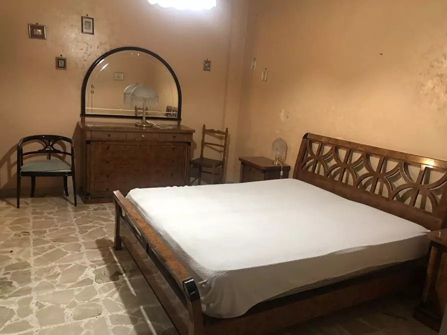 Immagine 15 di Pentalocale in vendita  in CORSO UMBERTO a Siracusa