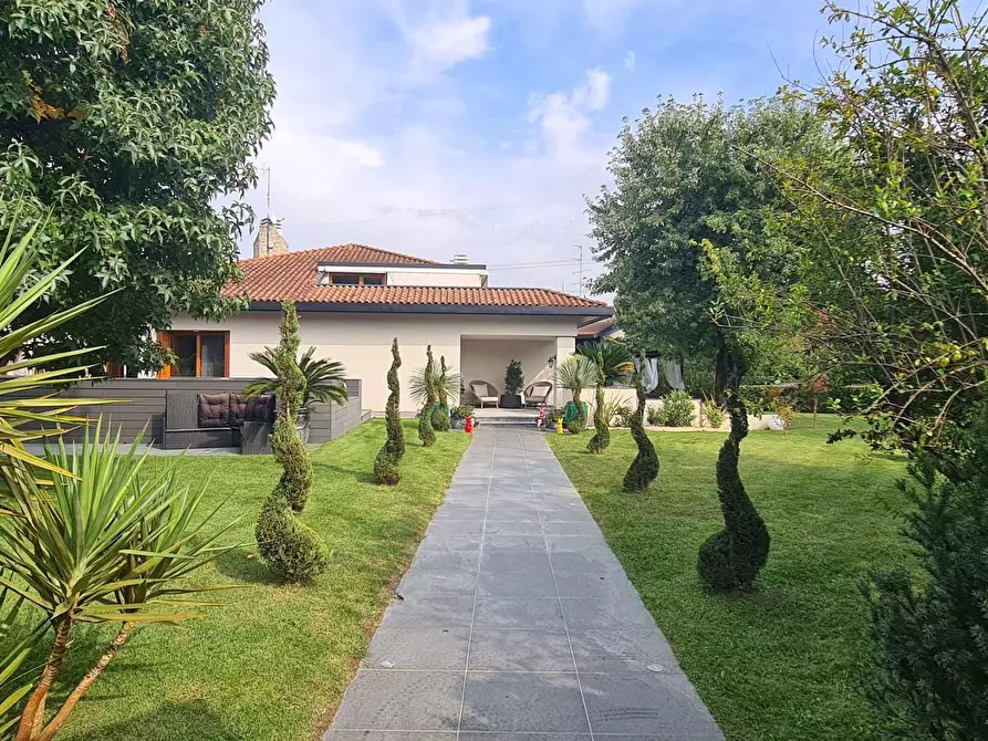 Immagine 7 di Villa in vendita  in Via Piave 79 a Manerbio