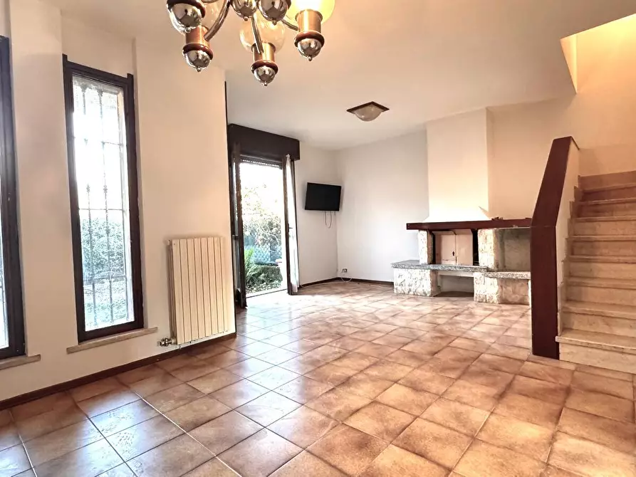 Immagine 8 di Villetta a schiera in vendita  in Via Aldo Moro 9 a Cellatica