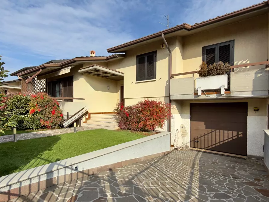 Immagine 1 di Villetta a schiera in vendita  a San Zeno Naviglio