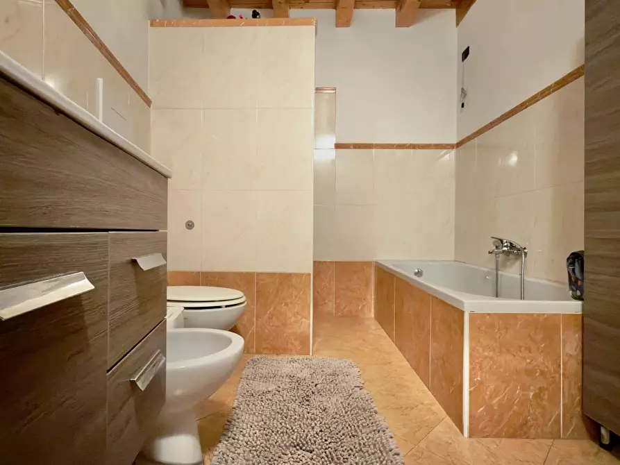 Immagine 11 di Trilocale in vendita  in Via Galliano a Passirano