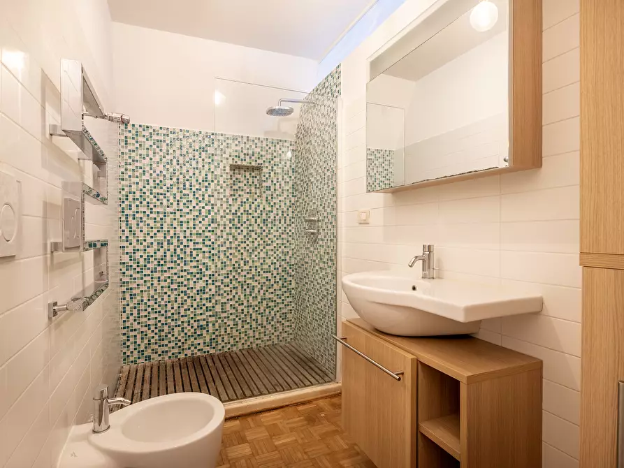 Immagine 27 di Trilocale in vendita  in Via Pietro Mascagni a Roma