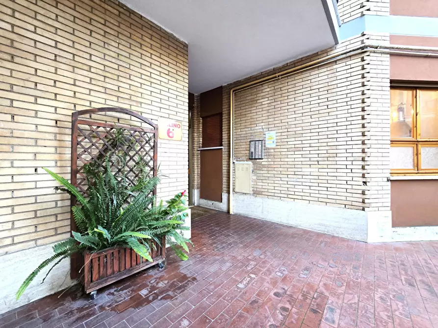 Immagine 12 di Bilocale in affitto  in Via Francesco Cocco Ortu 120 a Roma