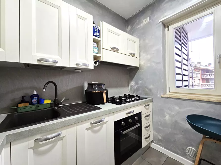 Immagine 10 di Bilocale in vendita  in Via Guglielmo Petroni 38 a Roma