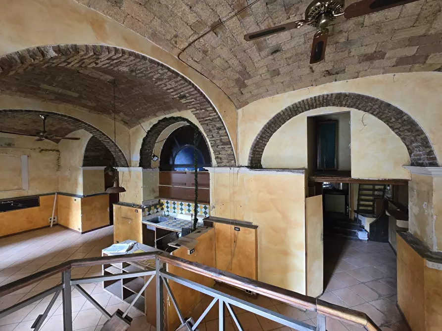 Immagine 4 di Locale commerciale in affitto  in Via dei Volsci 105 a Roma