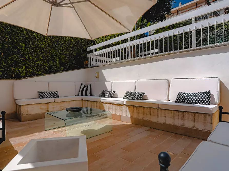 Immagine 12 di Pentalocale in vendita  in Via Misurina a Roma