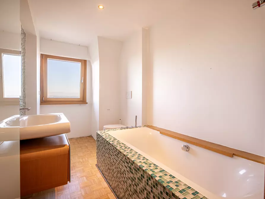 Immagine 28 di Trilocale in vendita  in Via Pietro Mascagni a Roma