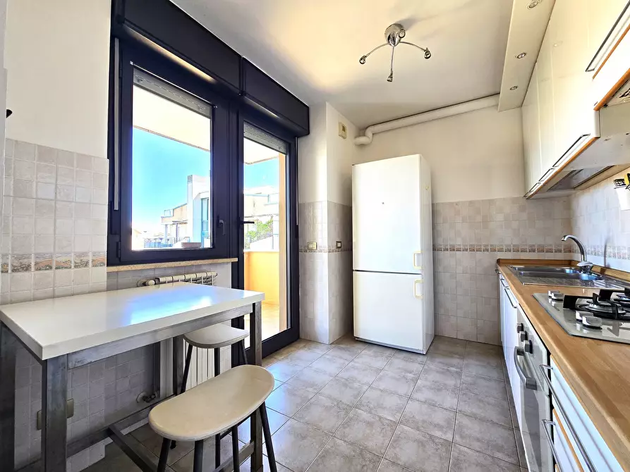 Immagine 13 di Trilocale in affitto  in Viale Avignone 93 a Roma