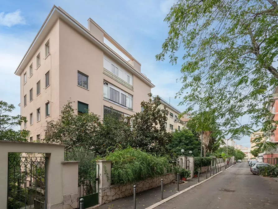 Immagine 32 di Pentalocale in vendita  in Via Nerola 16 a Roma