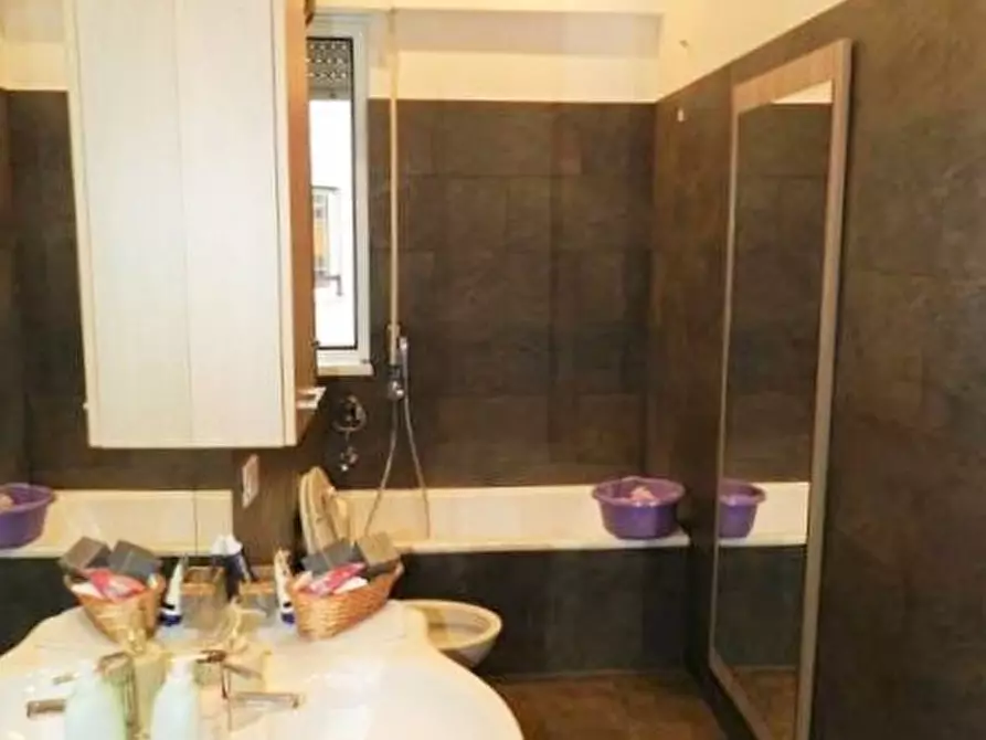 Immagine 9 di Trilocale in affitto  in via Tripolitania a Roma