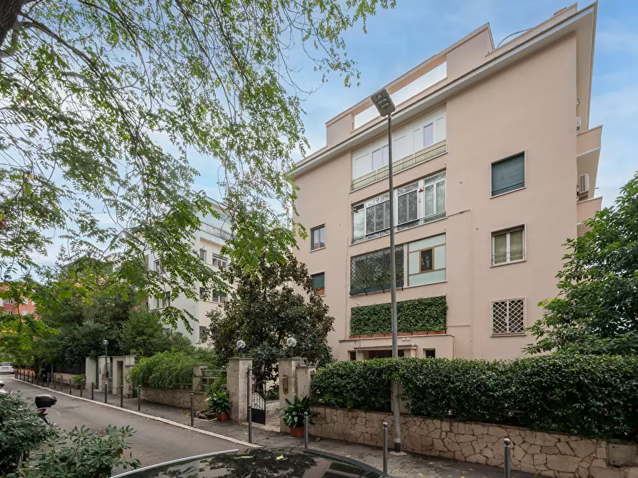 Immagine 2 di Pentalocale in vendita  in Via Nerola 16 a Roma