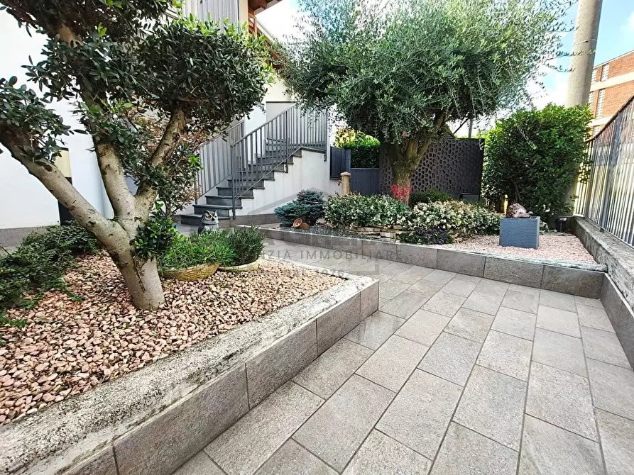 Immagine 11 di Bilocale in vendita  in Via G. Mazzini 1/b a Ponte San Pietro