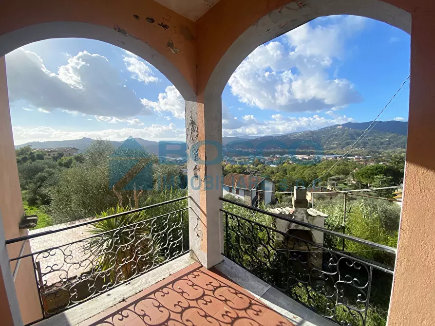 Immagine 1 di Villa in vendita  a Bolano