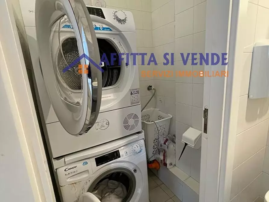 Immagine 13 di Locale commerciale in vendita  in Viale Tica 97 a Siracusa