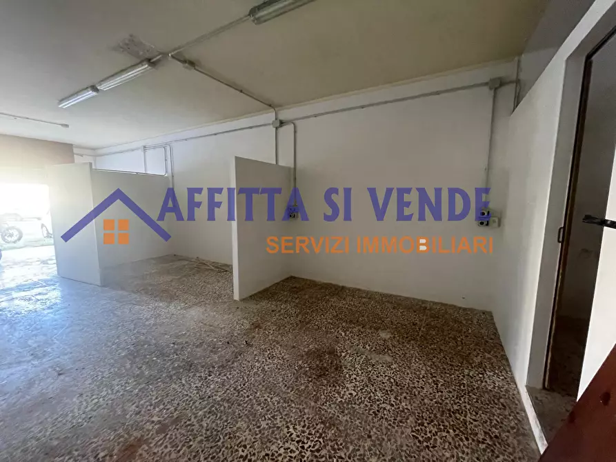 Immagine 3 di Attività artigianale in affitto  in Via Polonia 3 a Siracusa