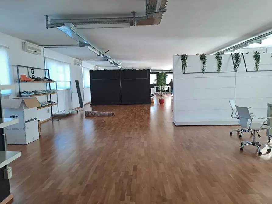 Immagine 15 di Laboratorio in vendita  in via pietro nenni a Pescara