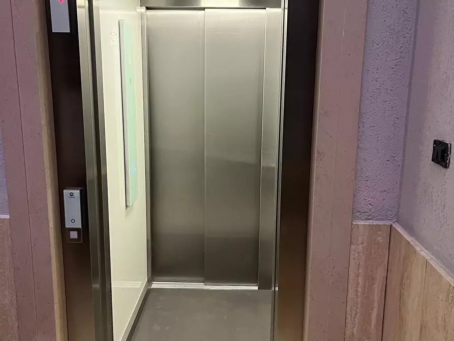 Immagine 15 di Pentalocale in vendita  a Pescara