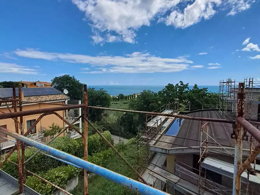 Immagine 1 di Villa in vendita  a Pescara