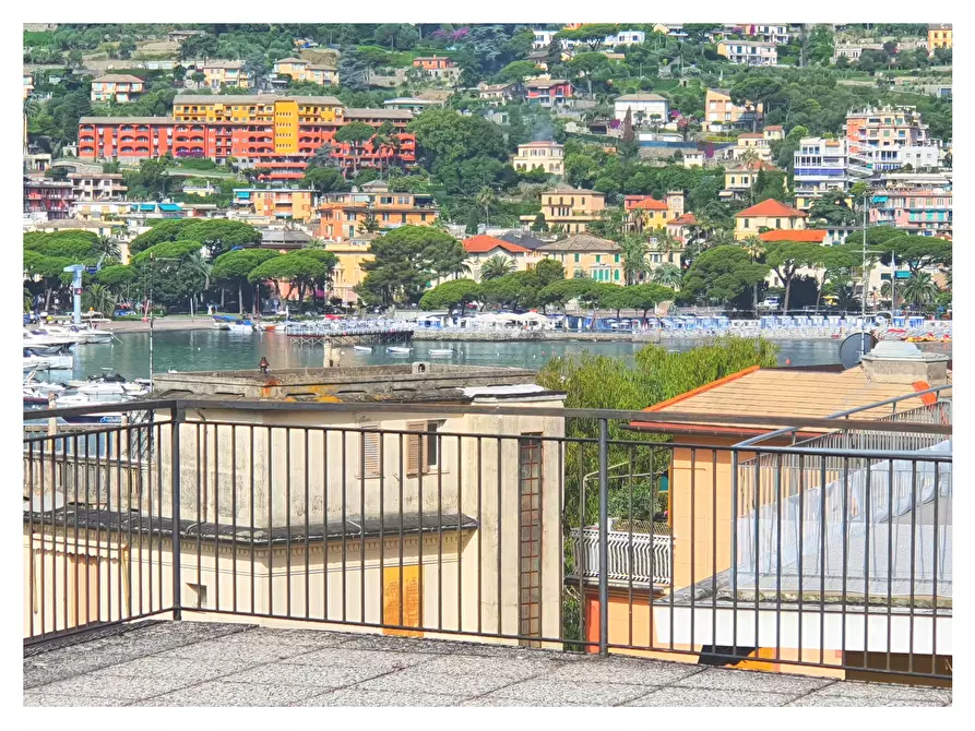 Immagine 19 di Trilocale in vendita  a Rapallo