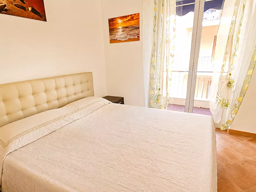 Immagine 36 di Trilocale in vendita  a Rapallo