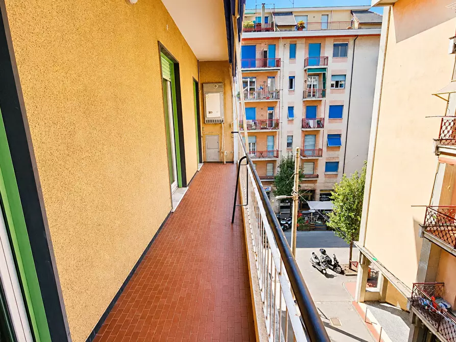 Immagine 10 di Trilocale in vendita  a Rapallo