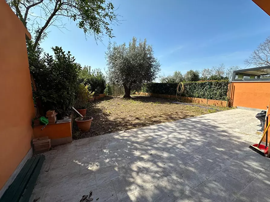 Immagine 17 di Trilocale in vendita  in Via Tiberina 13 a Castelnuovo Di Porto