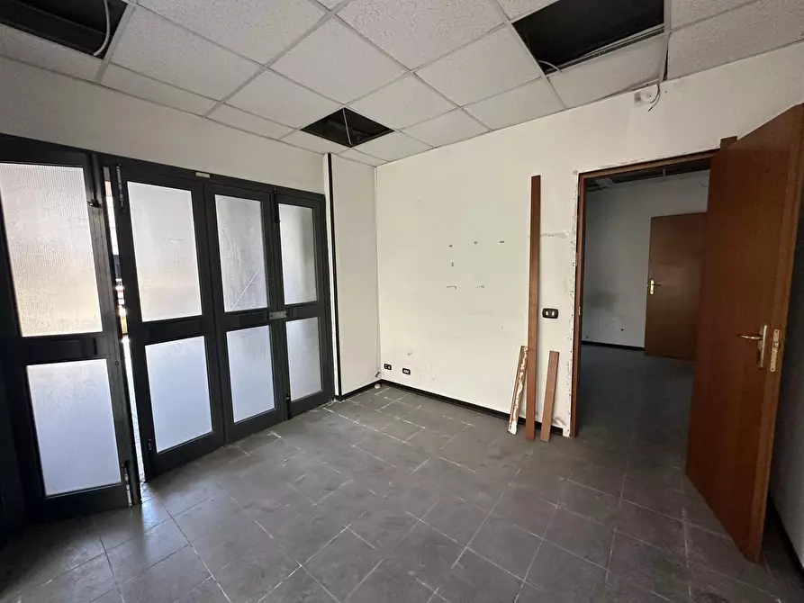 Immagine 3 di Ufficio in affitto  in Via Monte Giberto 133 a Roma