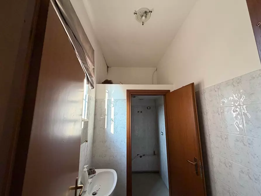 Immagine 15 di Locale commerciale in vendita  a Fiano Romano