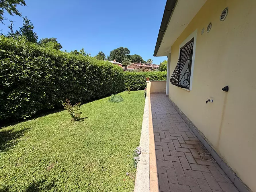 Immagine 2 di Villa in vendita  a Castelnuovo Di Porto
