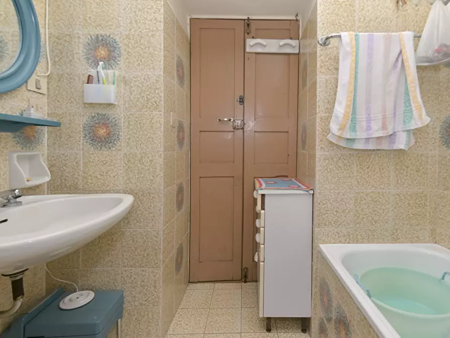 Immagine 41 di Quadrilocale in vendita  in via torino 4 a Lemie