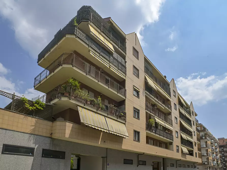 Immagine 8 di Mansarda in vendita  in Via Tirreno 155 a Torino