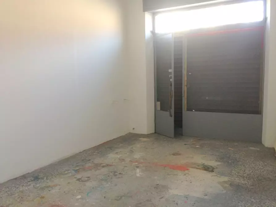 Immagine 5 di Locale commerciale in vendita  in Via Fratelli Garrone 51 a Torino